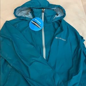 New Women’s water resistant Columbia jacket